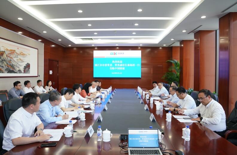 李麗娜與鎮(zhèn)江市委常委、常務副市長秦海濤會談