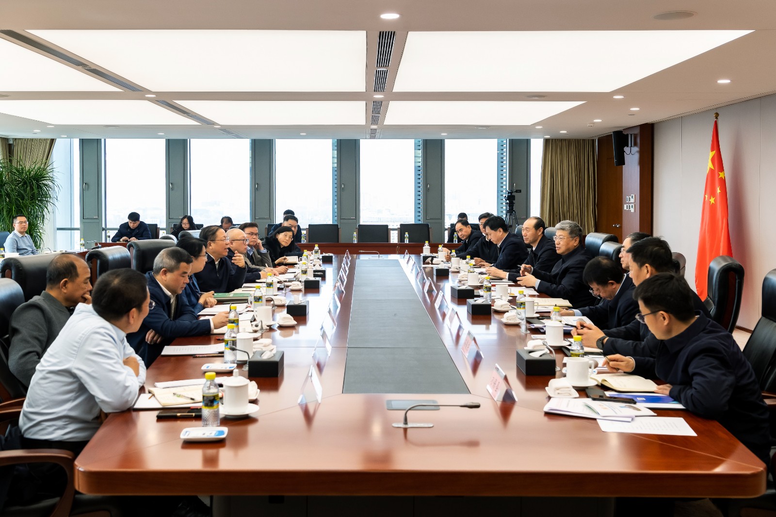 國家能源集團黨組書記、董事長劉國躍會見廣西壯族自治區(qū)政府黨組成員、國資委黨委書記秦如培