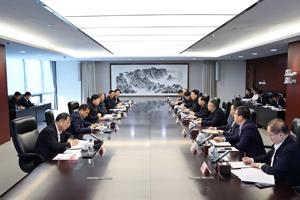 華電集團董事長江毅、總經(jīng)理葉向東與國家電網(wǎng)董事長、黨組書記張智剛會談