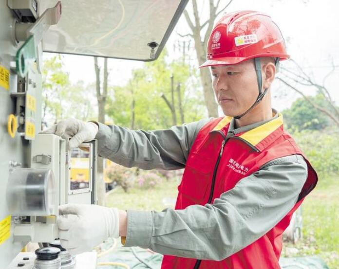 賀彪：星城萬家燈火，“帶電護衛(wèi)”用心守候