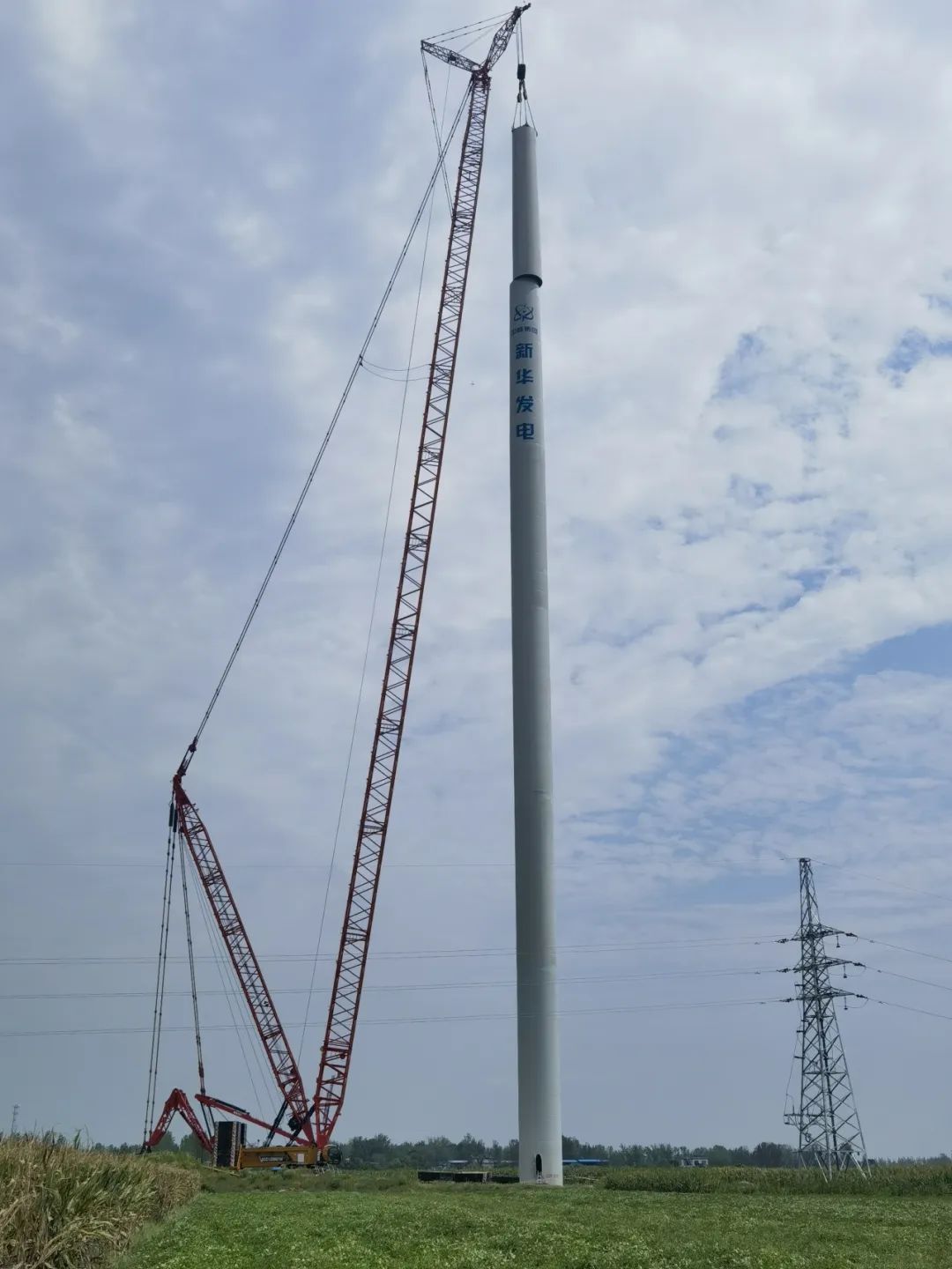 河南省唐河縣東王集、畢店60兆瓦風電項目塔筒圓滿完成吊裝