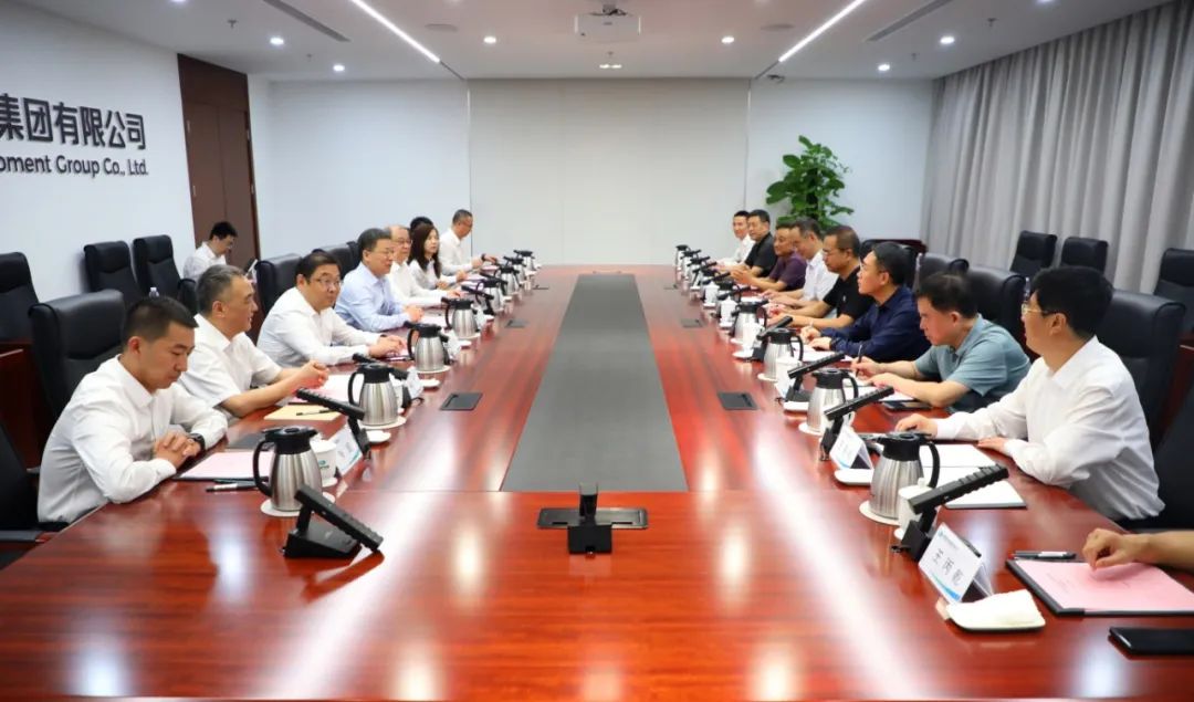 中國電氣裝備黨委書記、董事長李洪鳳會見陜西省人大常委會副主任、寶雞市委書記楊廣亭