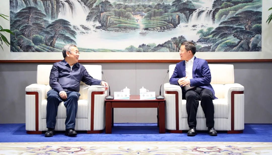 中國電氣裝備黨委書記、董事長李洪鳳會見國家開發(fā)銀行戰(zhàn)略客戶部總經(jīng)理邵立波