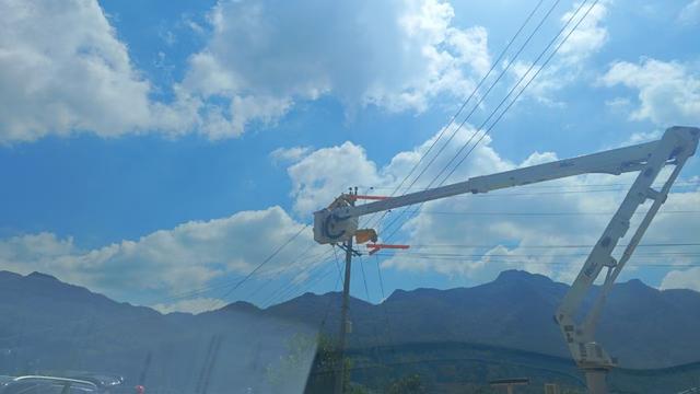 畢節(jié)市郊供電局成功投運(yùn)10千伏撒昌線(xiàn)，提升供電可靠性